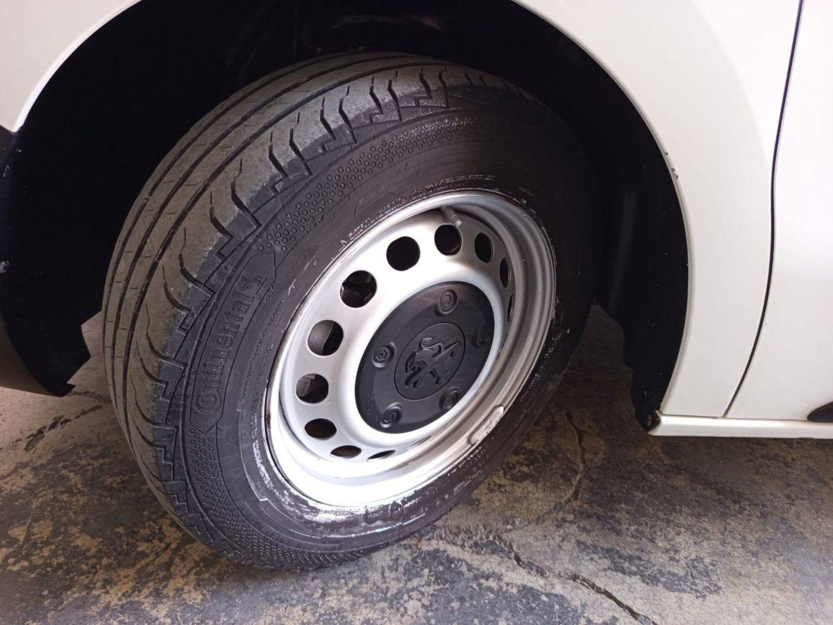 Peugeot Expert Furgone BlueHDi 120 S&S PL-TN Furgone Premium Standard (13)