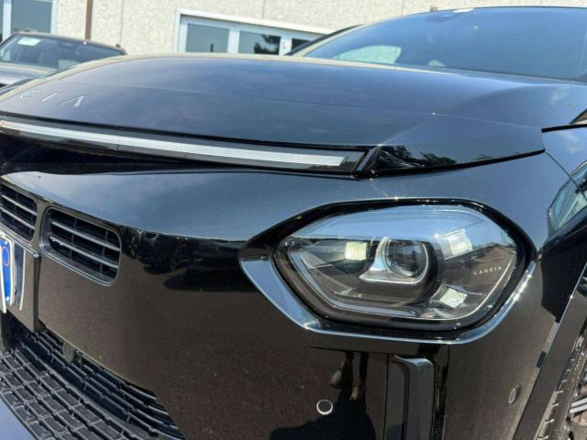 Lancia Ypsilon 1.2 mhev Edizione Limitata Cassina e-dct (14)