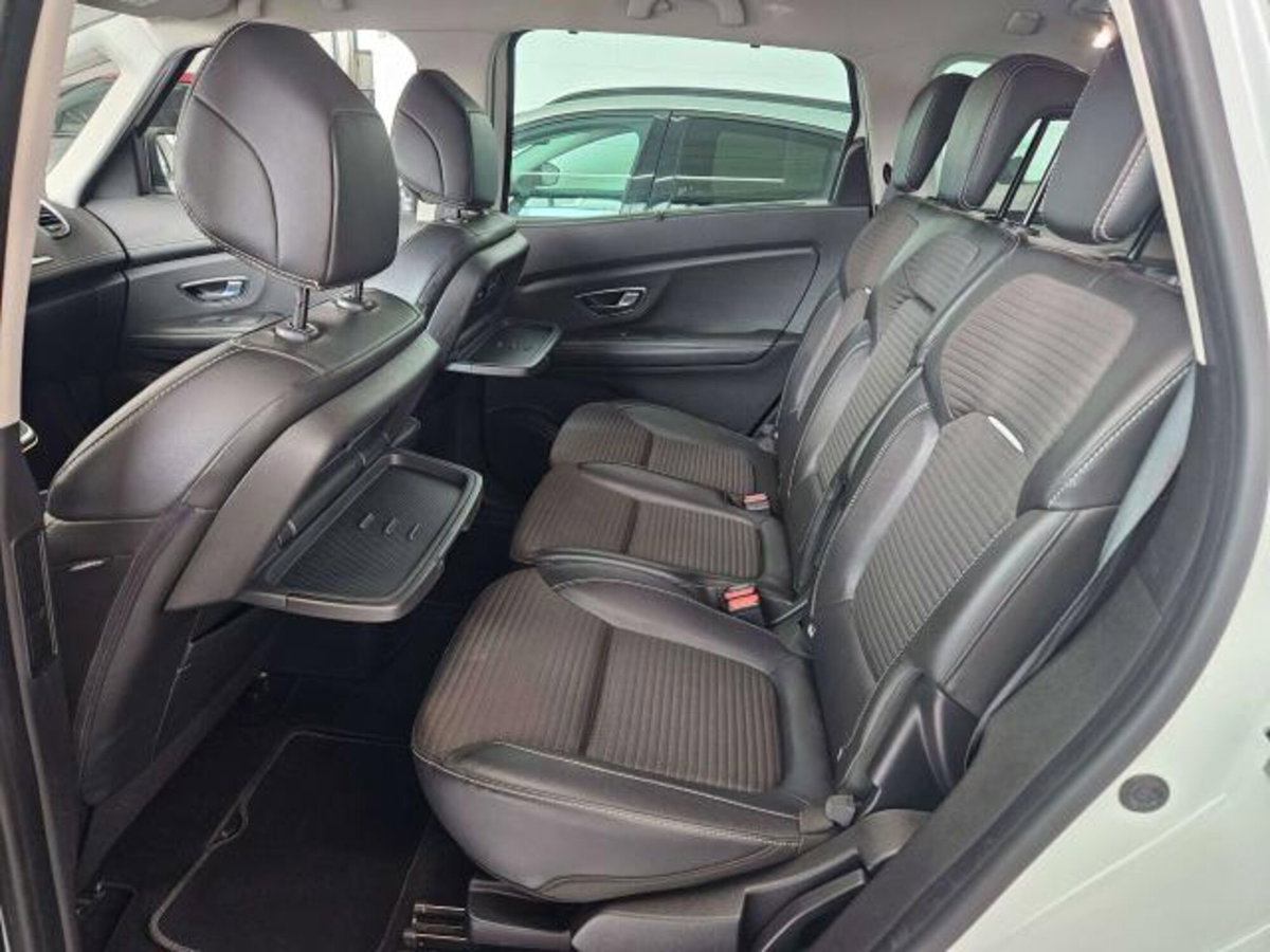 Renault Grand Scénic 1.5 dci energy Bose 110cv (9)