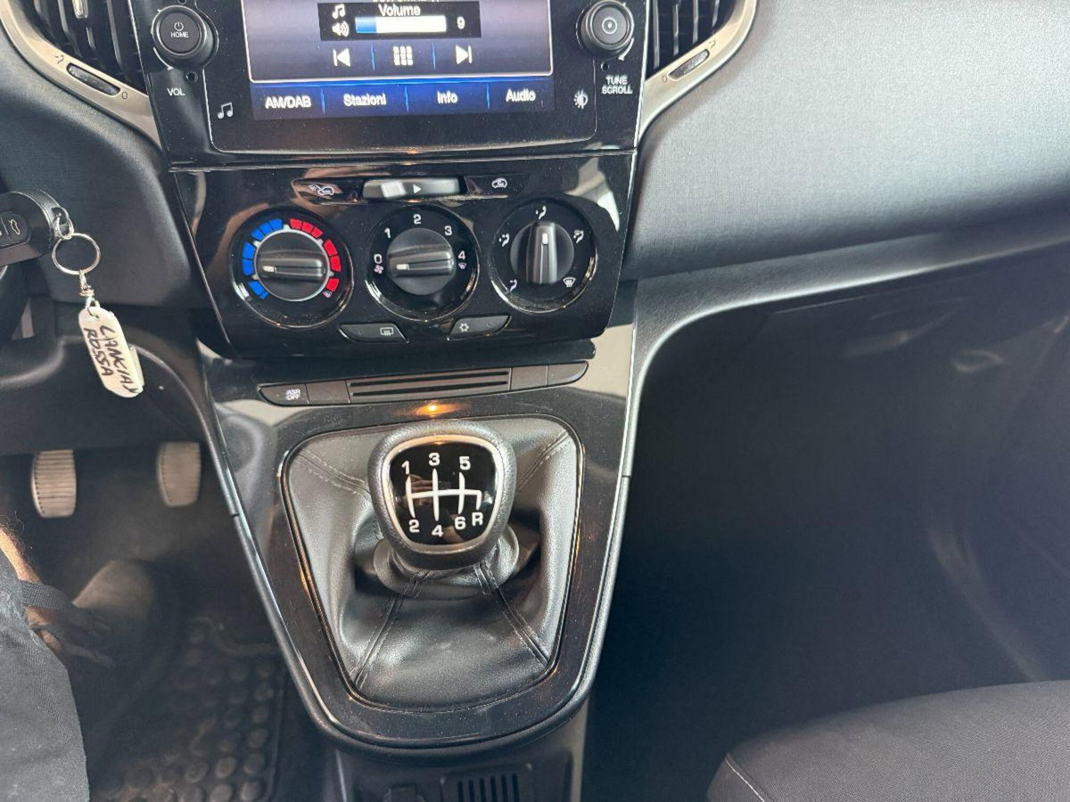 Lancia Ypsilon 1.0 FireFly 5 porte S&S Hybrid Gold Plus (10)