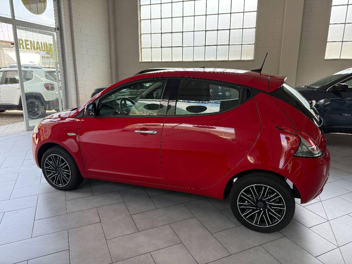 Lancia Ypsilon 1.0 FireFly 5 porte S&S Hybrid Gold Plus (4)