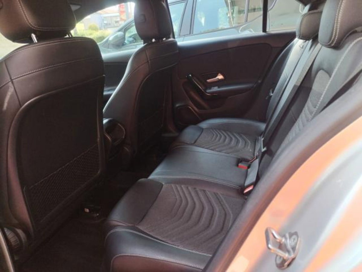 Mercedes-Benz Classe A 180 d Automatic Business (10)