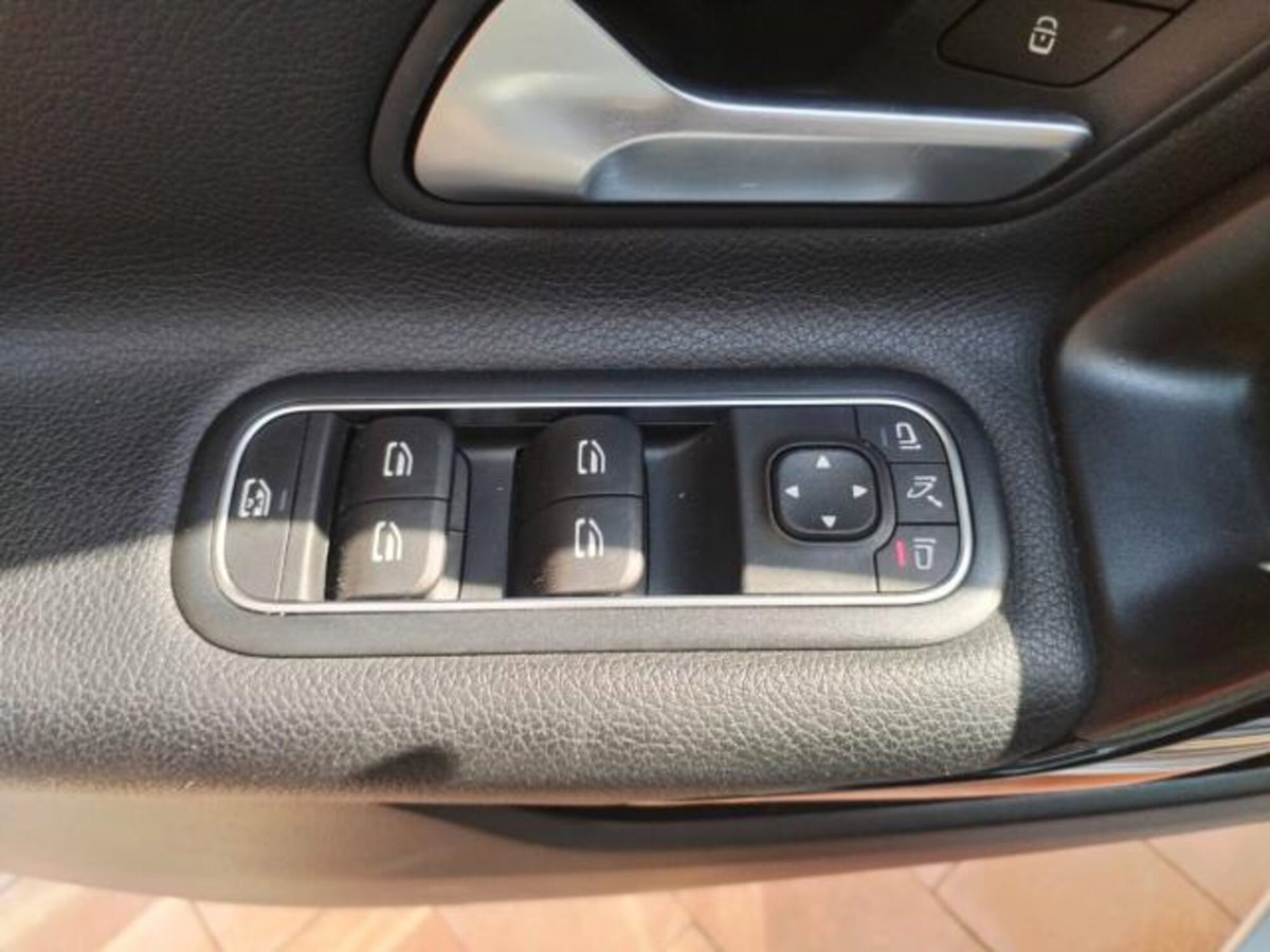 Mercedes-Benz Classe A 180 d Automatic Business (15)