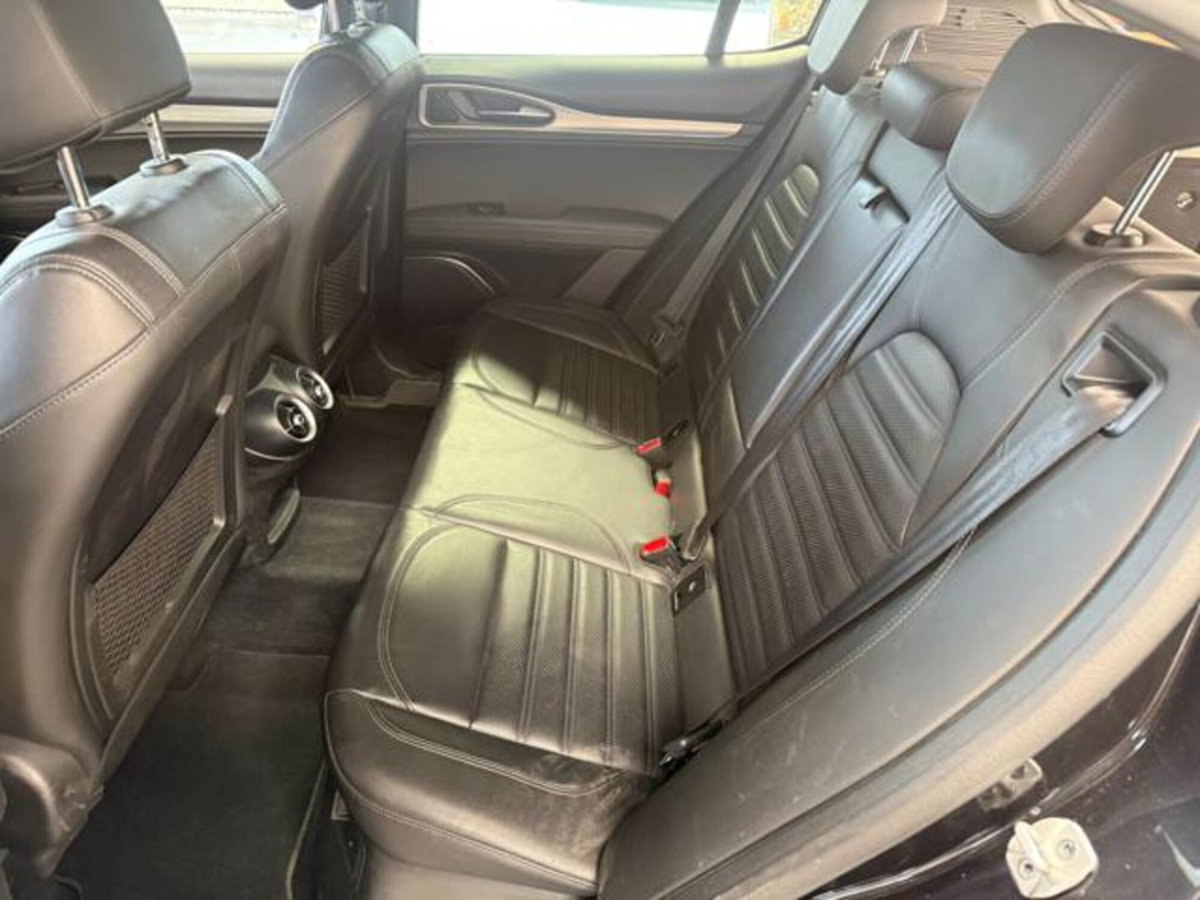 Alfa Romeo Stelvio Stelvio 2.2 Turbodiesel 210 CV AT8 Q4 Veloce (11)