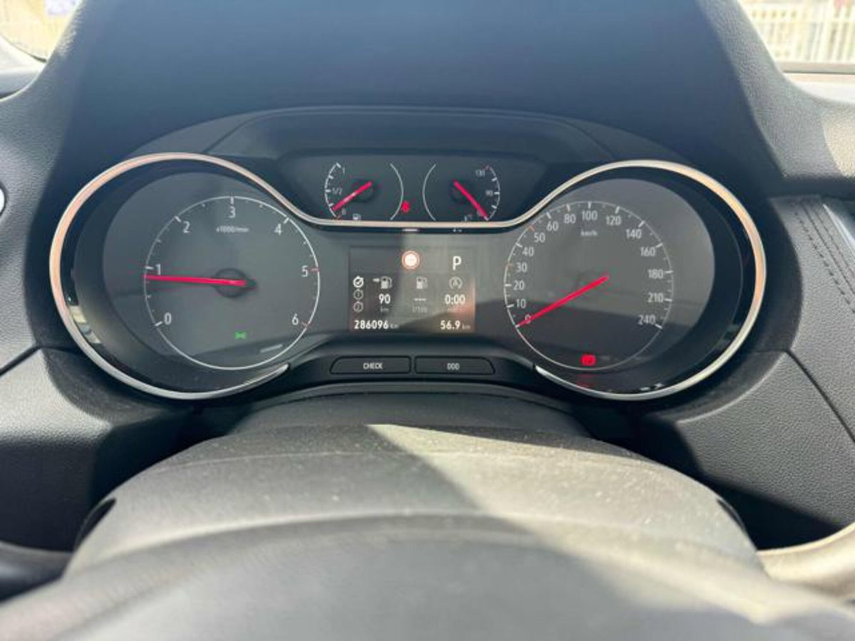 Opel Grandland X 1.5 diesel Ecotec Start&Stop Elegance (11)