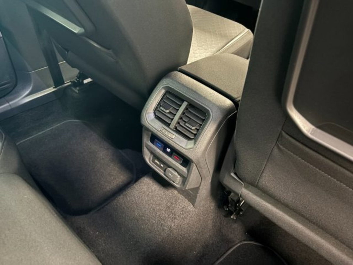 Volkswagen Tiguan 1.6 TDI SCR Sport BlueMotion Technology (18)