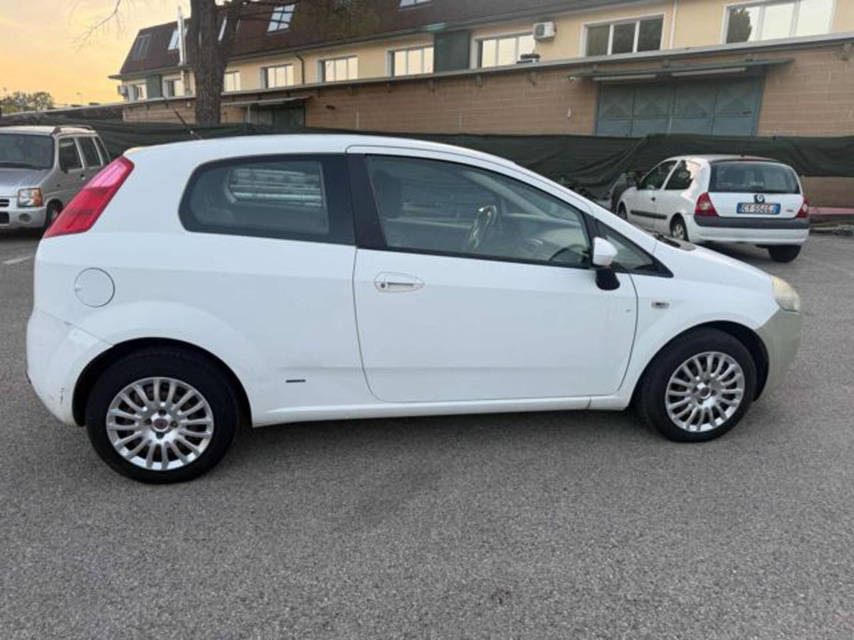 Fiat Grande Punto 1.2 3 porte Fun (11)