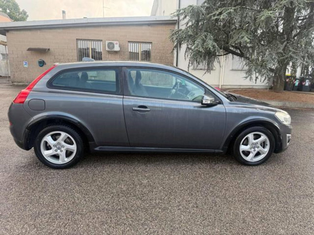 Volvo C30 2.0 D Momentum (10)