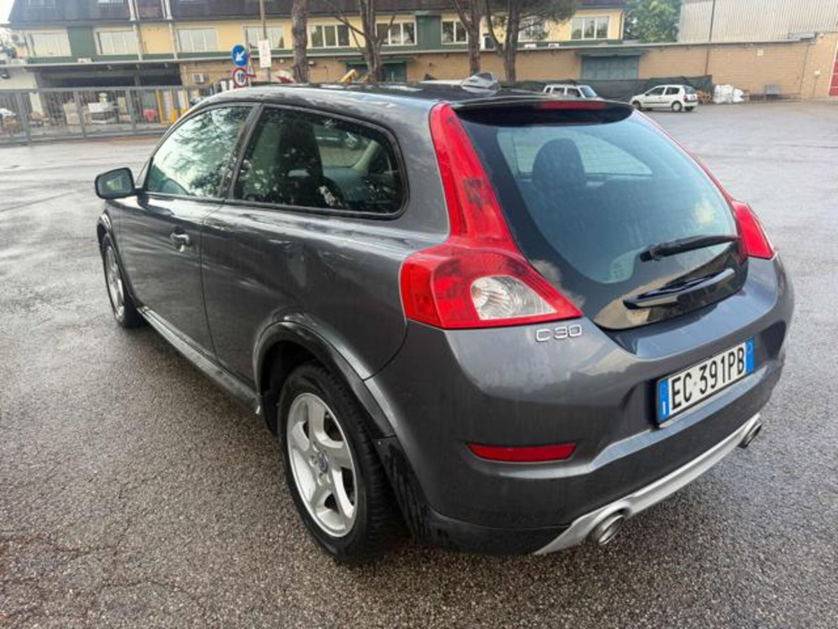 Volvo C30 2.0 D Momentum (13)