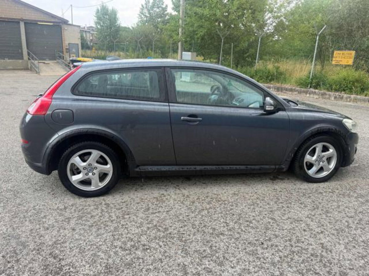 Volvo C30 2.0 D Momentum (16)