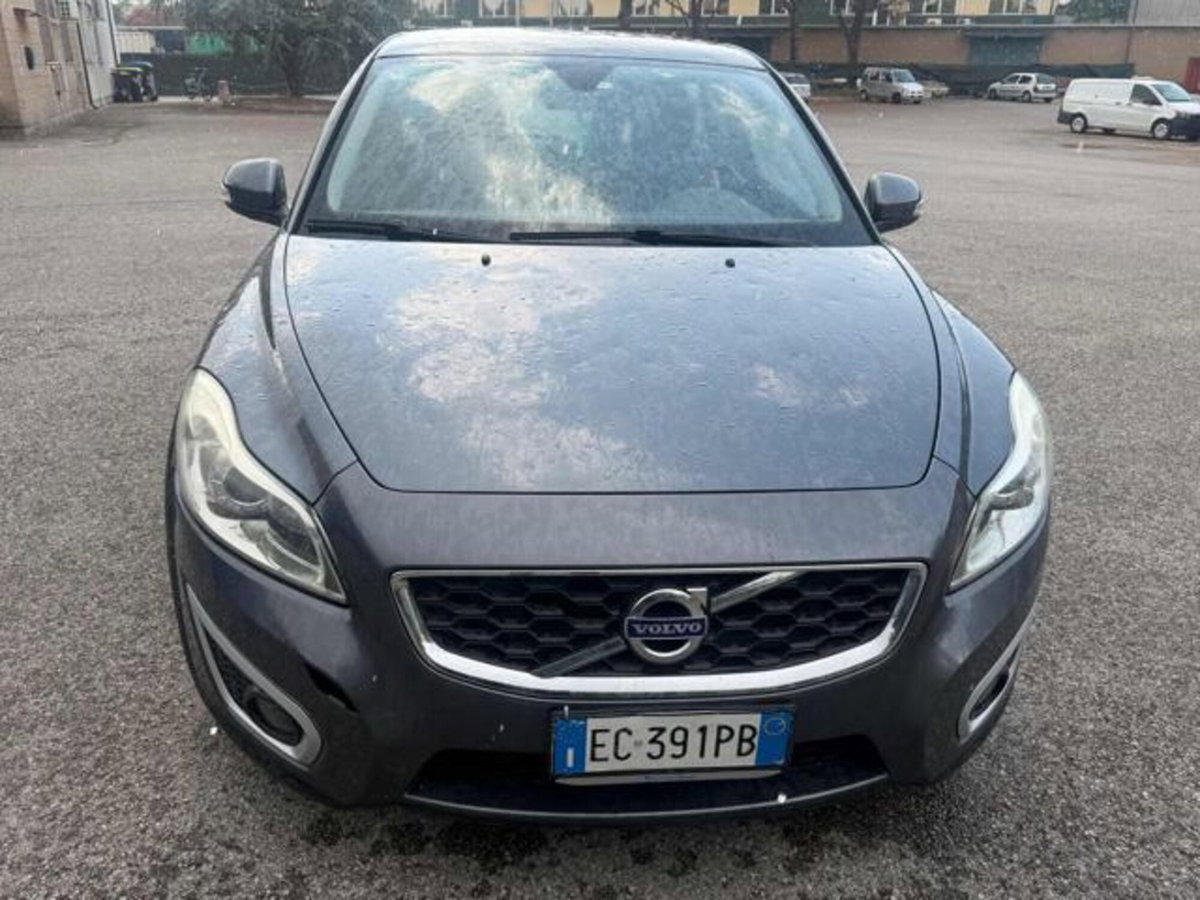 Volvo C30 2.0 D Momentum (2)