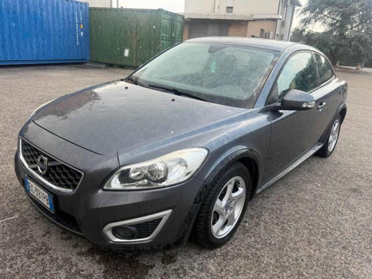 Volvo C30 2.0 D Momentum (3)