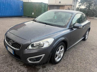 Volvo C30 2.0 D Momentum (3)