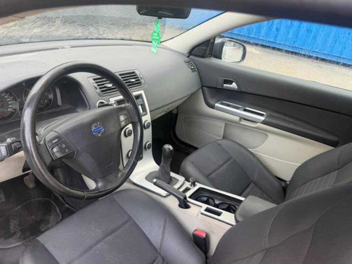 Volvo C30 2.0 D Momentum (4)