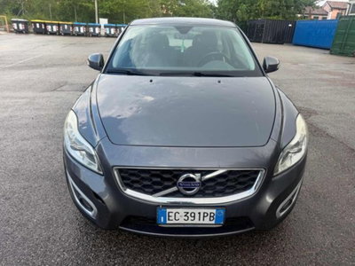 Volvo C30 2.0 D Momentum (8)