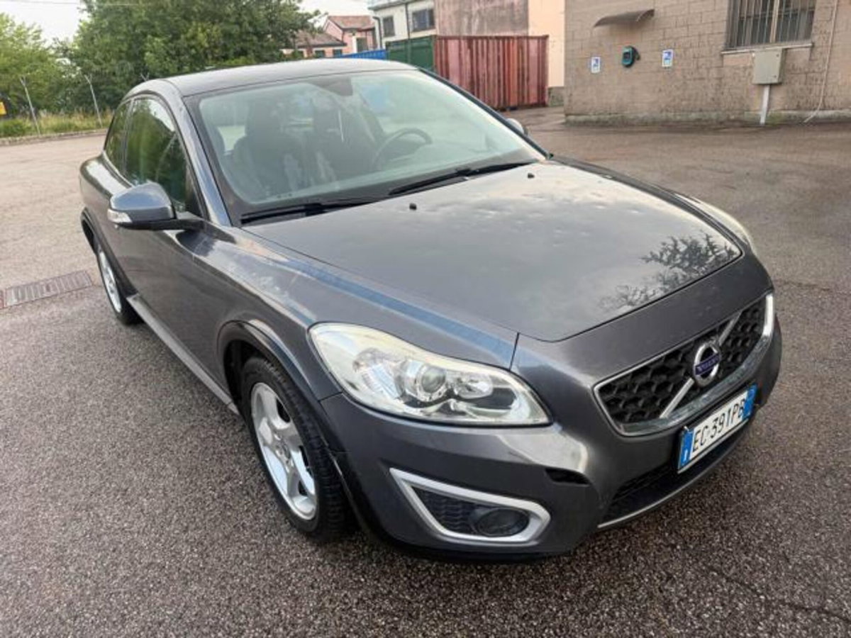 Volvo C30 2.0 D Momentum (9)