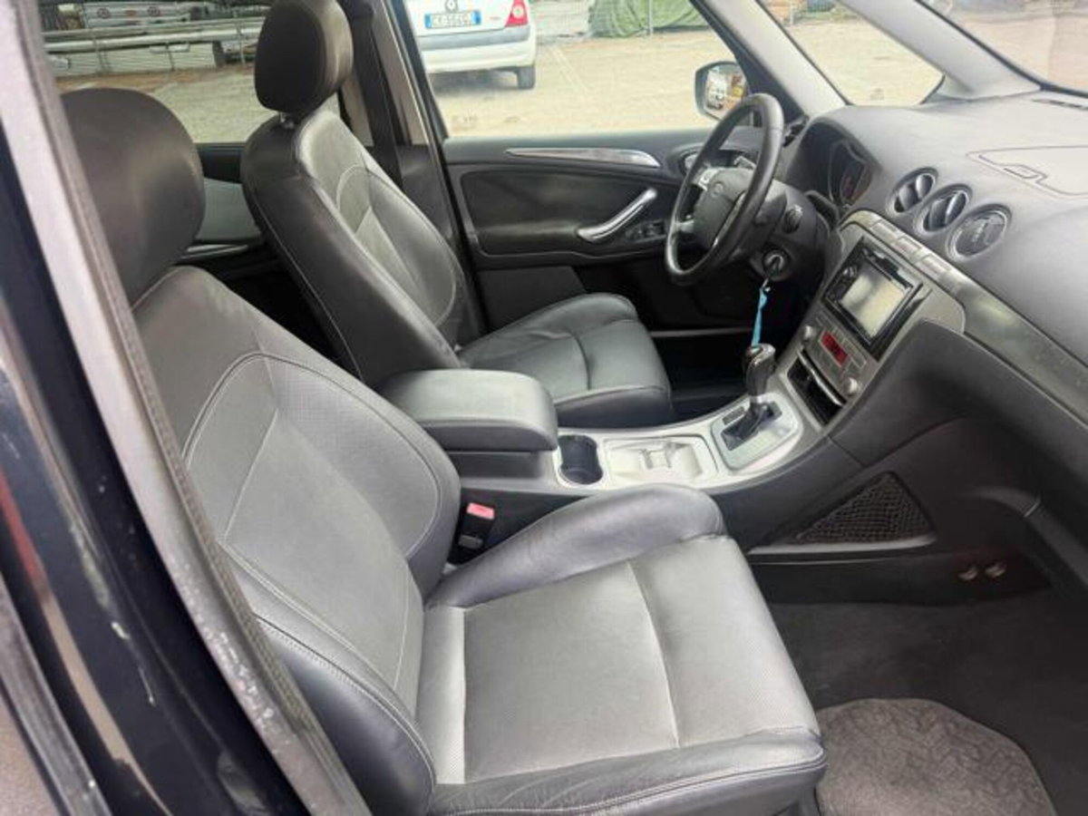 Ford Galaxy 2.0 TDCi 140 CV Ghia DPF (12)