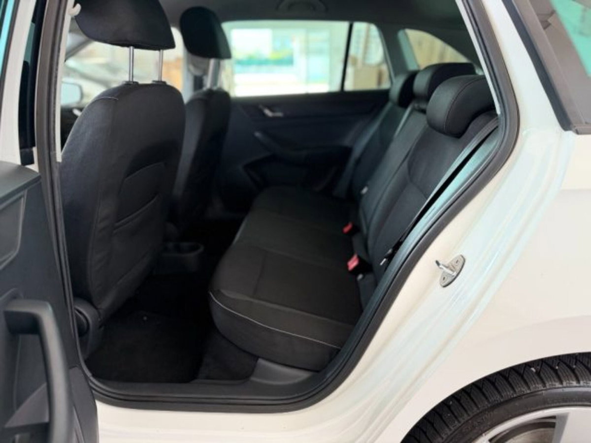 Skoda Rapid Spaceback TDI CR 105 CV Ambition (9)