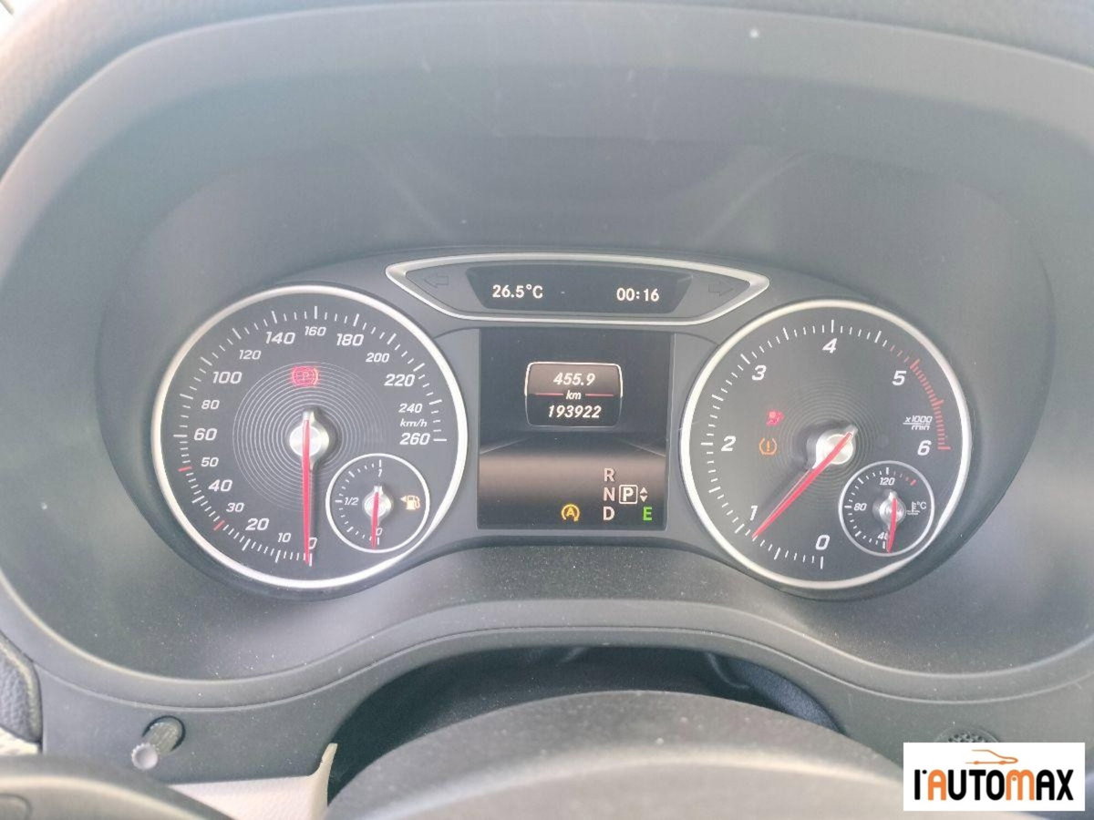 Mercedes-Benz Classe A 180 CDI Automatic Night Edition (10)