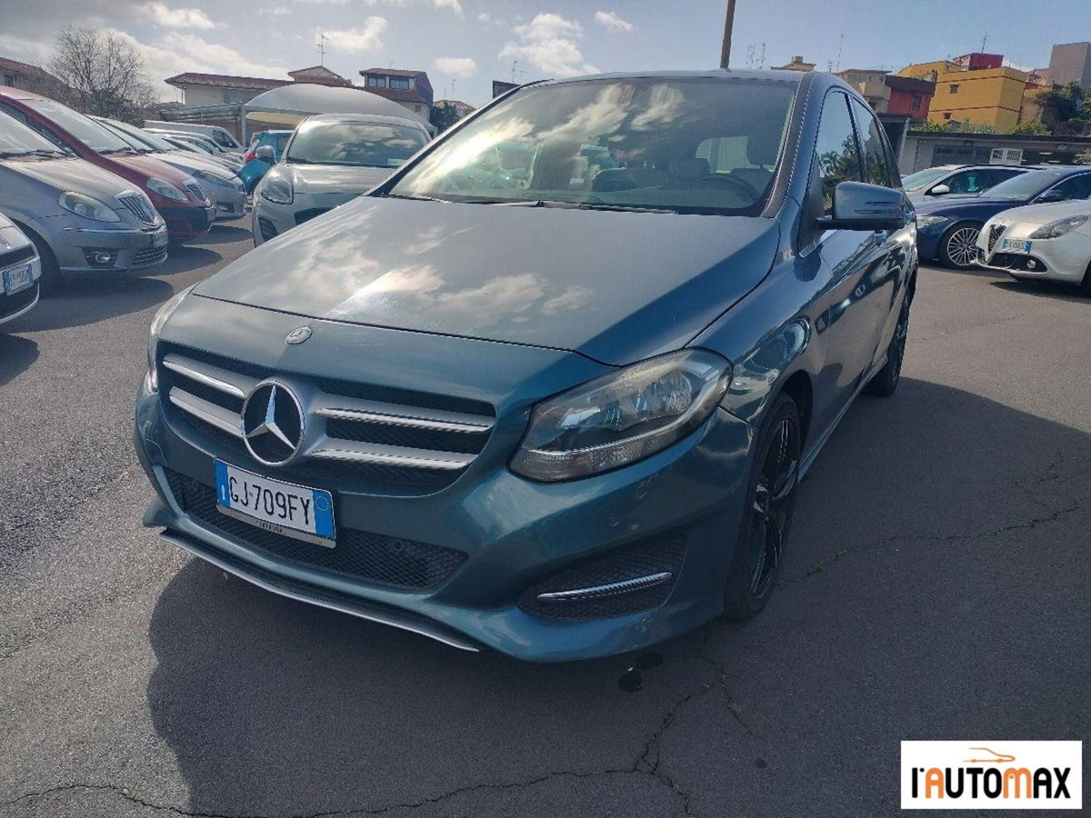 Mercedes-Benz Classe A 180 CDI Automatic Night Edition (3)