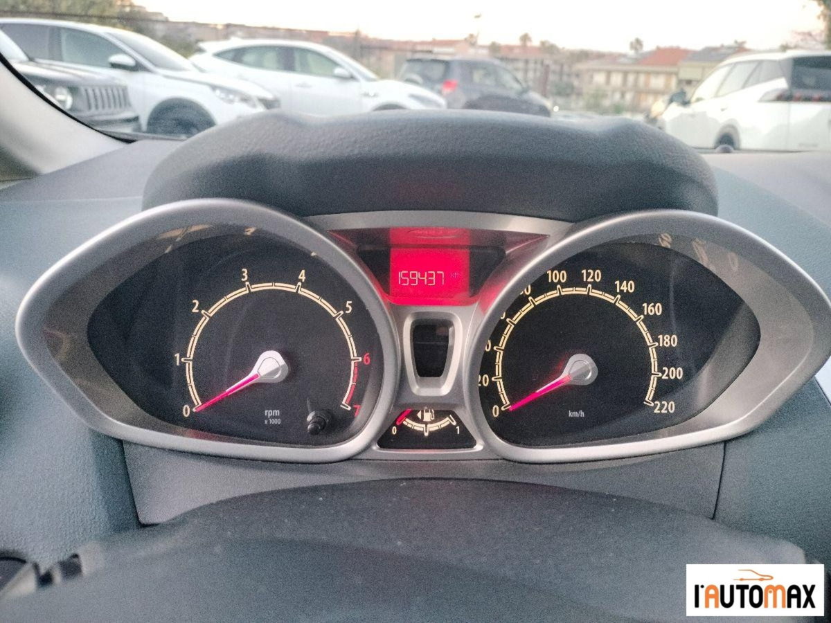 Ford Fiesta 1.2 82CV 5 porte (10)