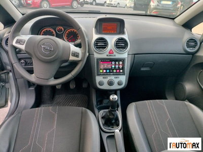 Opel Corsa 1.2 5 porte Club (9)
