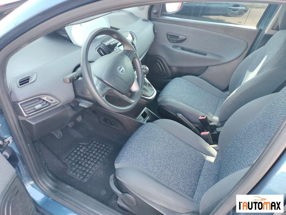 Lancia Ypsilon 1.0 FireFly 5 porte S&S Hybrid Silver Plus (7)