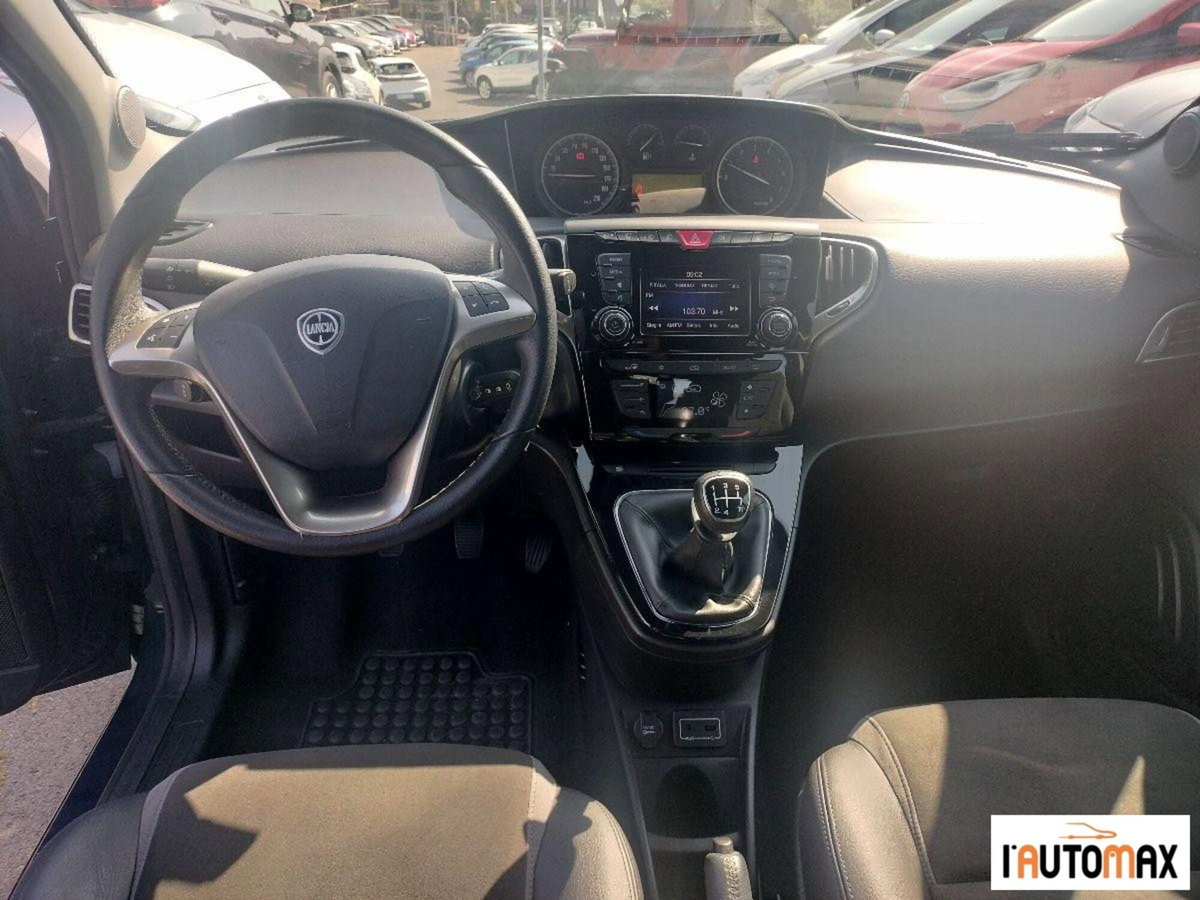 Lancia Ypsilon 1.2 69 CV 5 porte Gold (10)