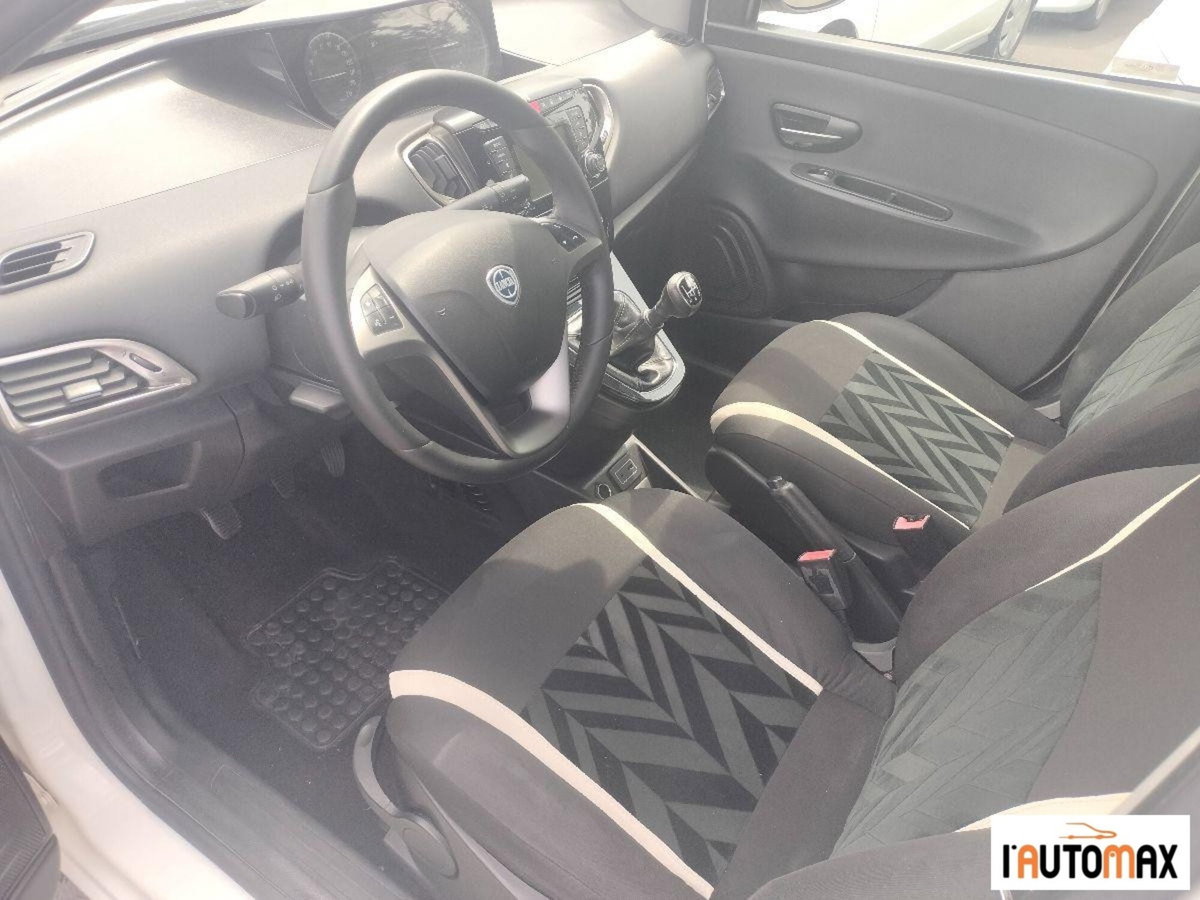 Lancia Ypsilon 1.3 MJT 16V 95 CV 5 porte S&S Gold (7)