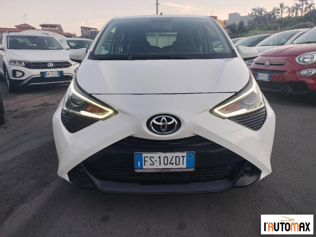 Toyota Aygo 1.0 VVT-i 72 CV 5 porte x-cool MMT (2)