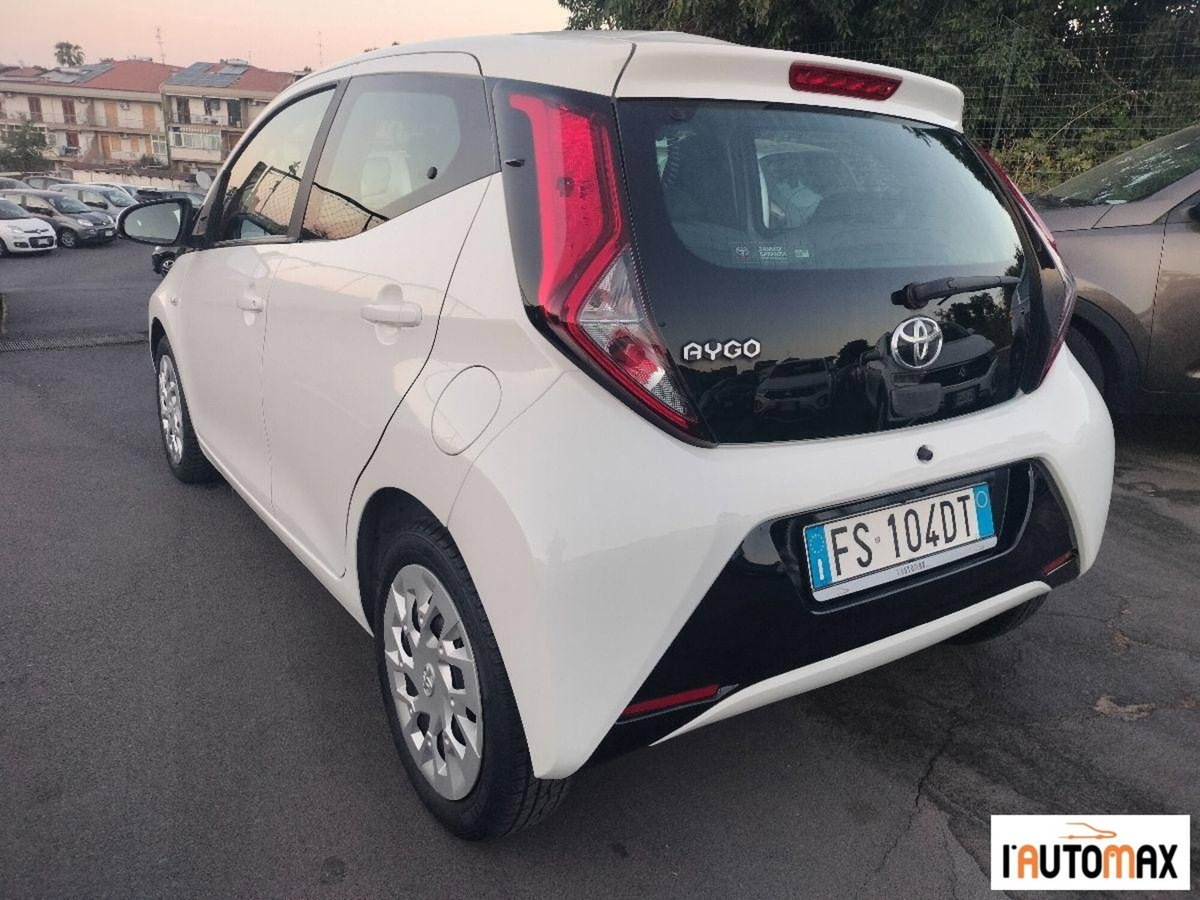 Toyota Aygo 1.0 VVT-i 72 CV 5 porte x-cool MMT (4)