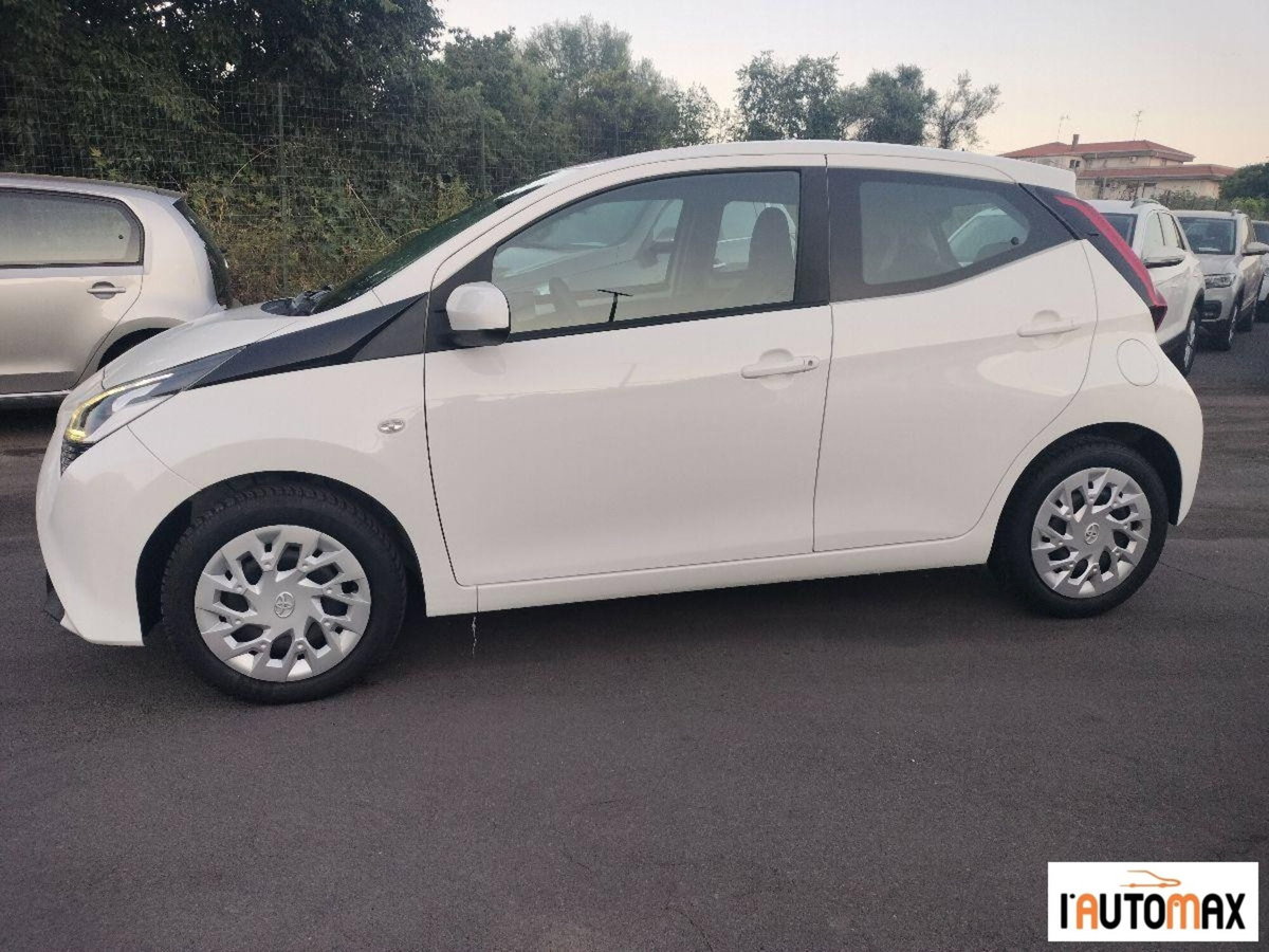 Toyota Aygo 1.0 VVT-i 72 CV 5 porte x-cool MMT (7)