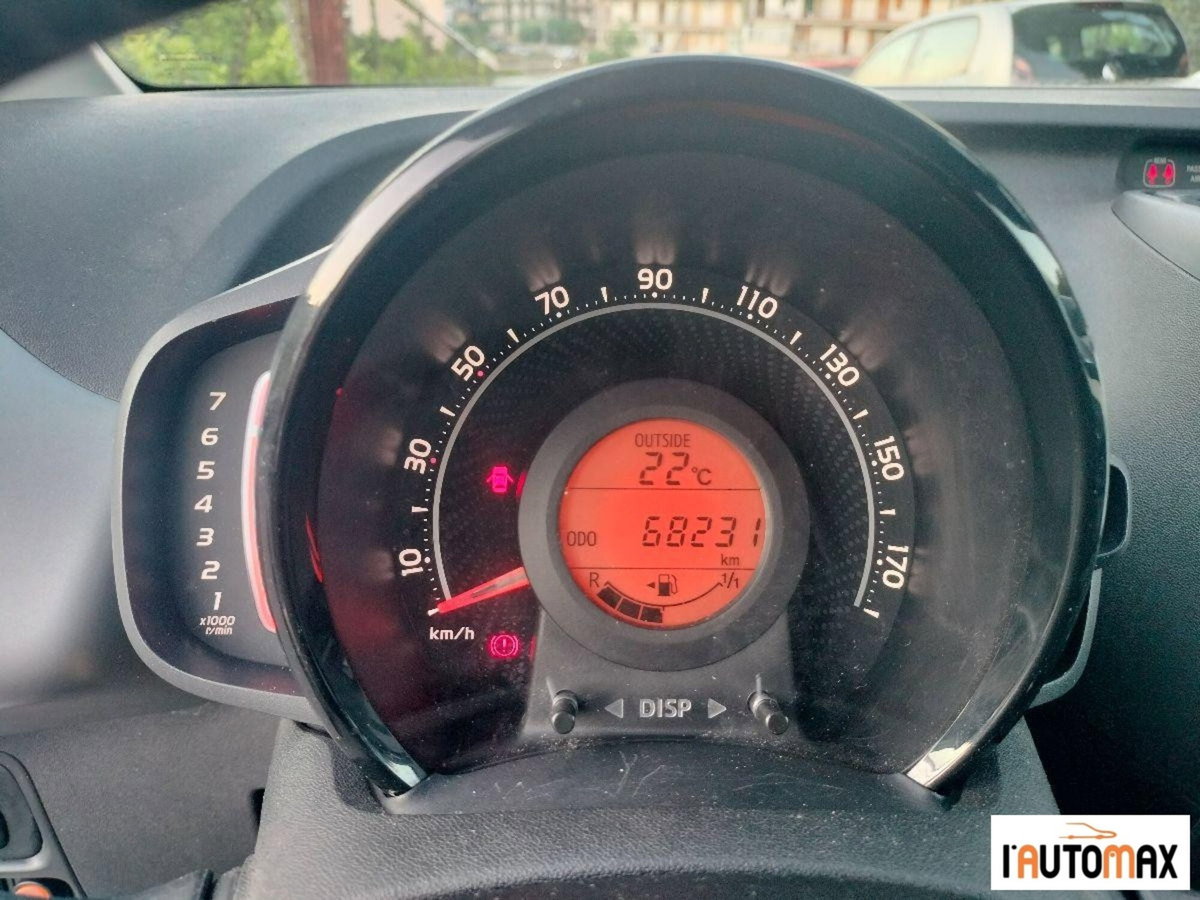 Toyota Aygo 1.0 VVT-i 72 CV 5 porte x-cool MMT (9)