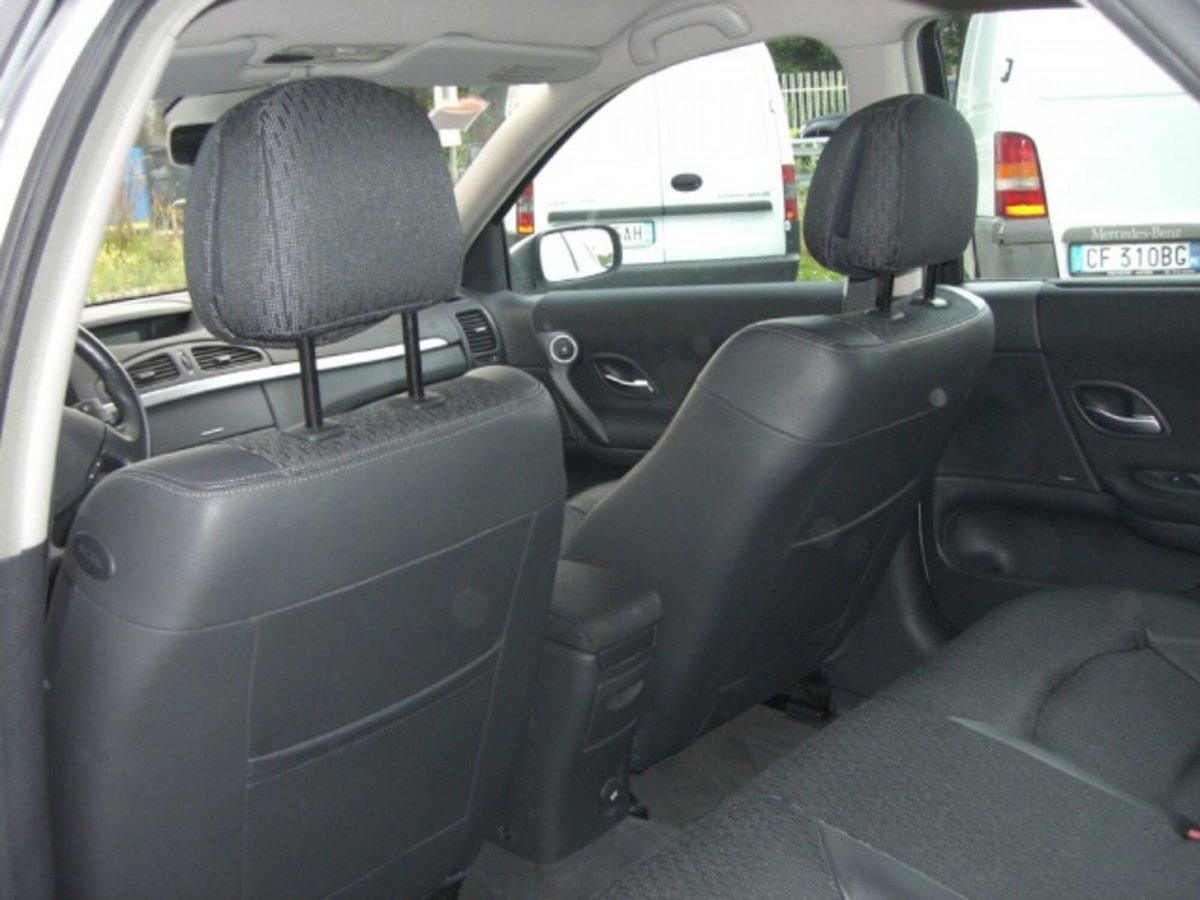 Renault Laguna 1.9 dCi/130CV Confort (12)