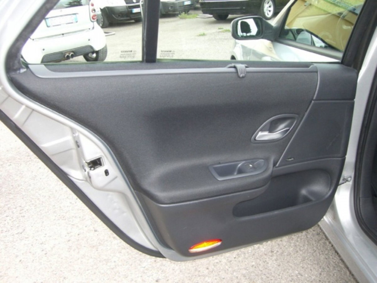 Renault Laguna 1.9 dCi/130CV Confort (13)