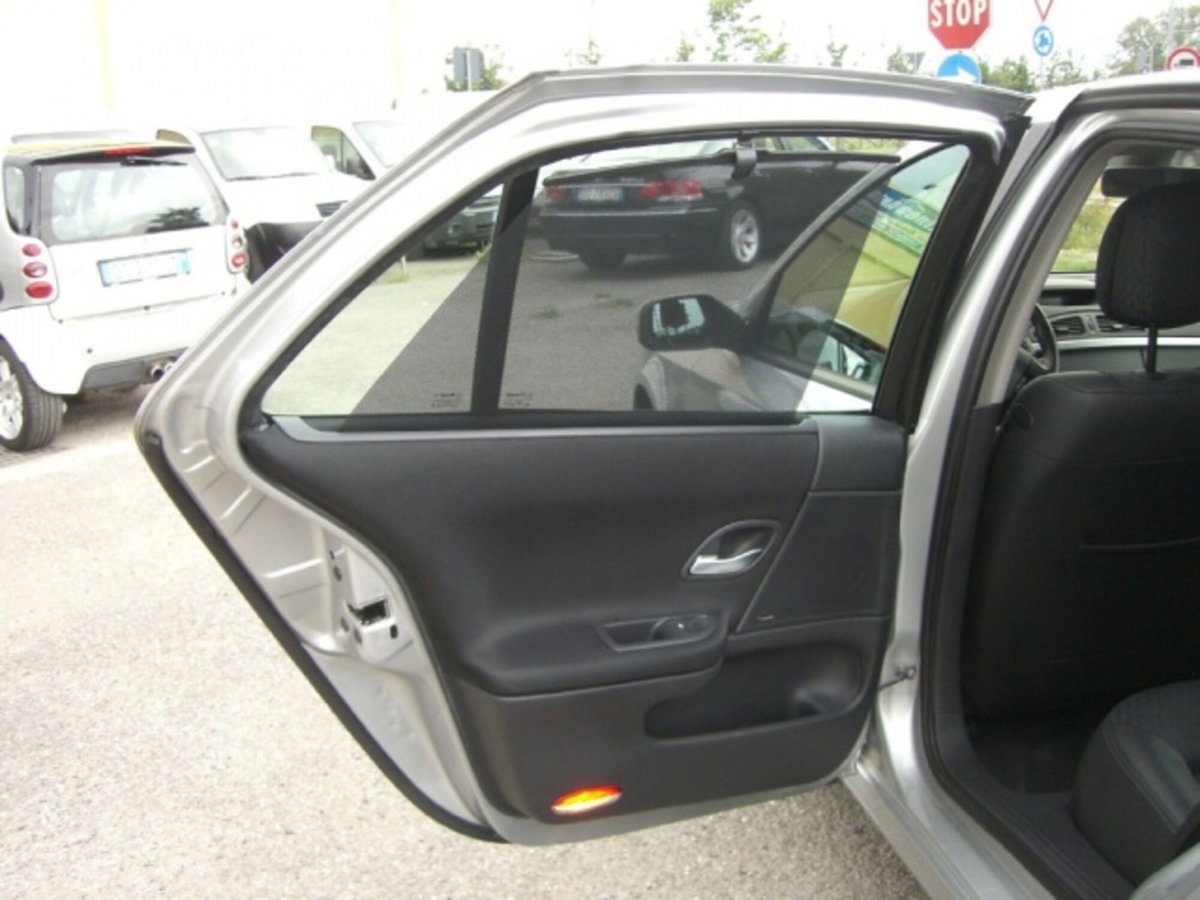 Renault Laguna 1.9 dCi/130CV Confort (14)