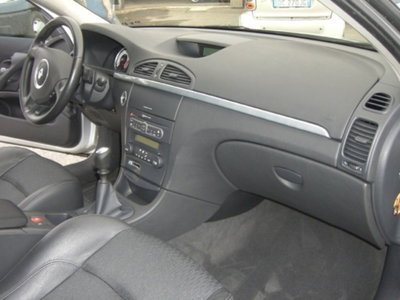 Renault Laguna 1.9 dCi/130CV Confort (17)
