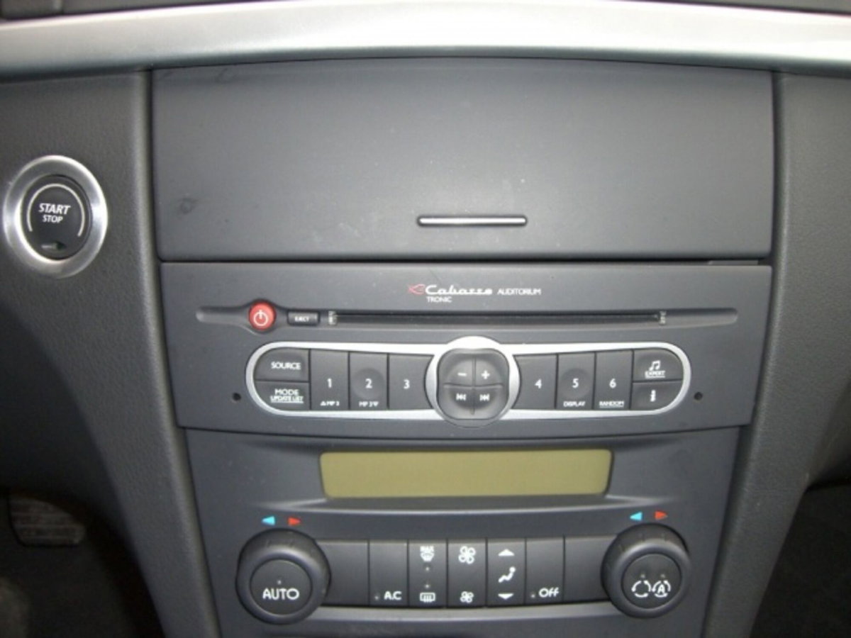 Renault Laguna 1.9 dCi/130CV Confort (18)