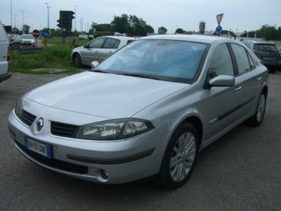 Renault Laguna 1.9 dCi/130CV Confort (2)
