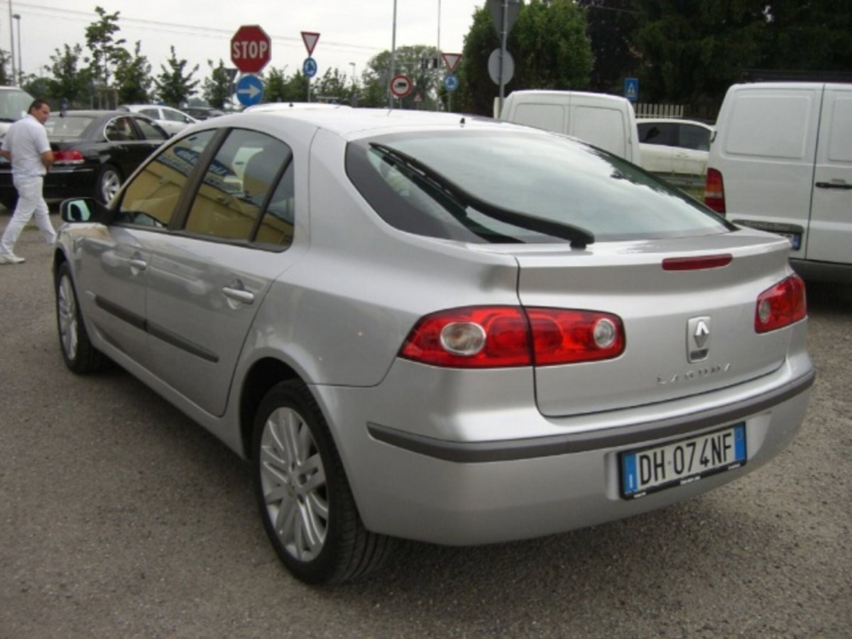 Renault Laguna 1.9 dCi/130CV Confort (3)