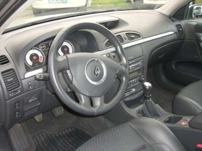 Renault Laguna 1.9 dCi/130CV Confort (4)