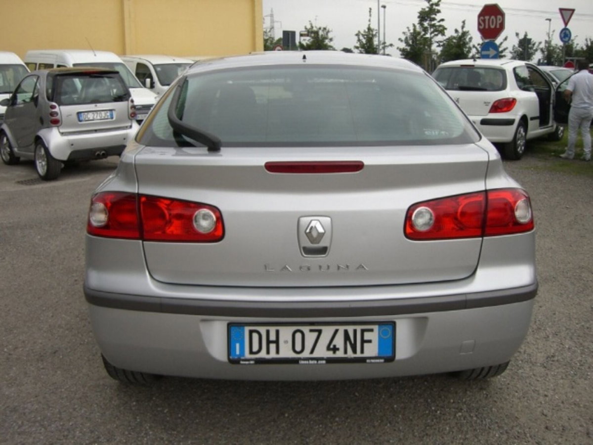 Renault Laguna 1.9 dCi/130CV Confort (7)