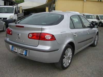 Renault Laguna 1.9 dCi/130CV Confort (8)