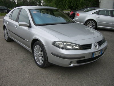 Renault Laguna 1.9 dCi/130CV Confort (9)