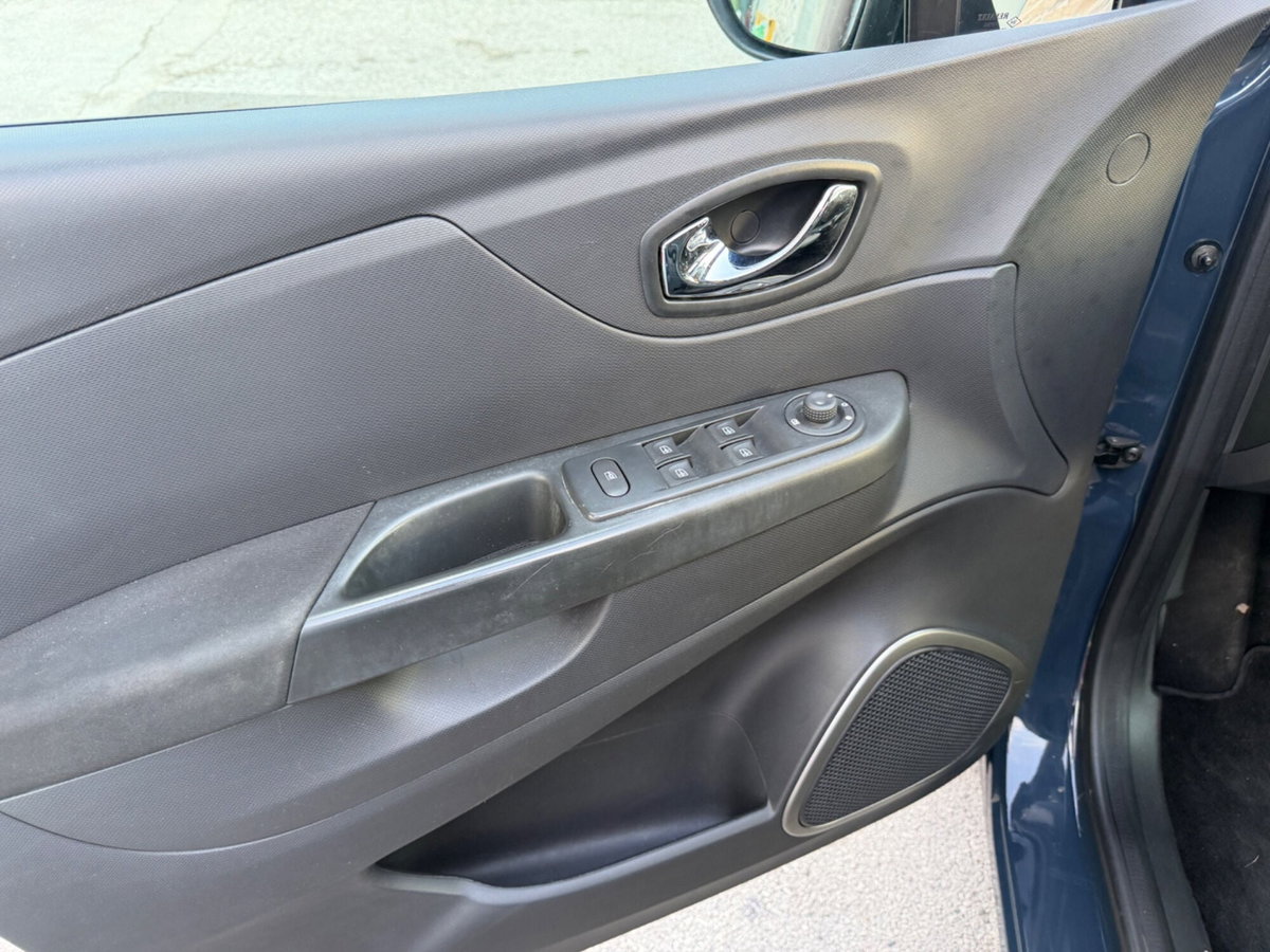 Renault Captur 1.5 dCi 8V 90 CV EDC Energy R-Link (11)