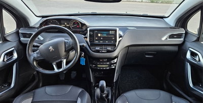 Peugeot 2008 BlueHDi 100 S&S Allure (8)