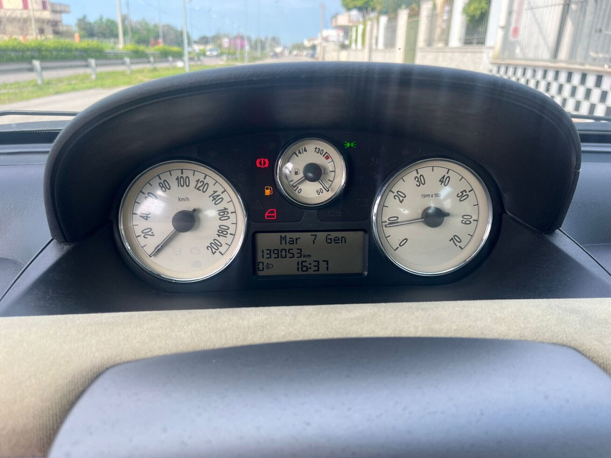 Lancia Ypsilon Multijet 16V Oro (13)