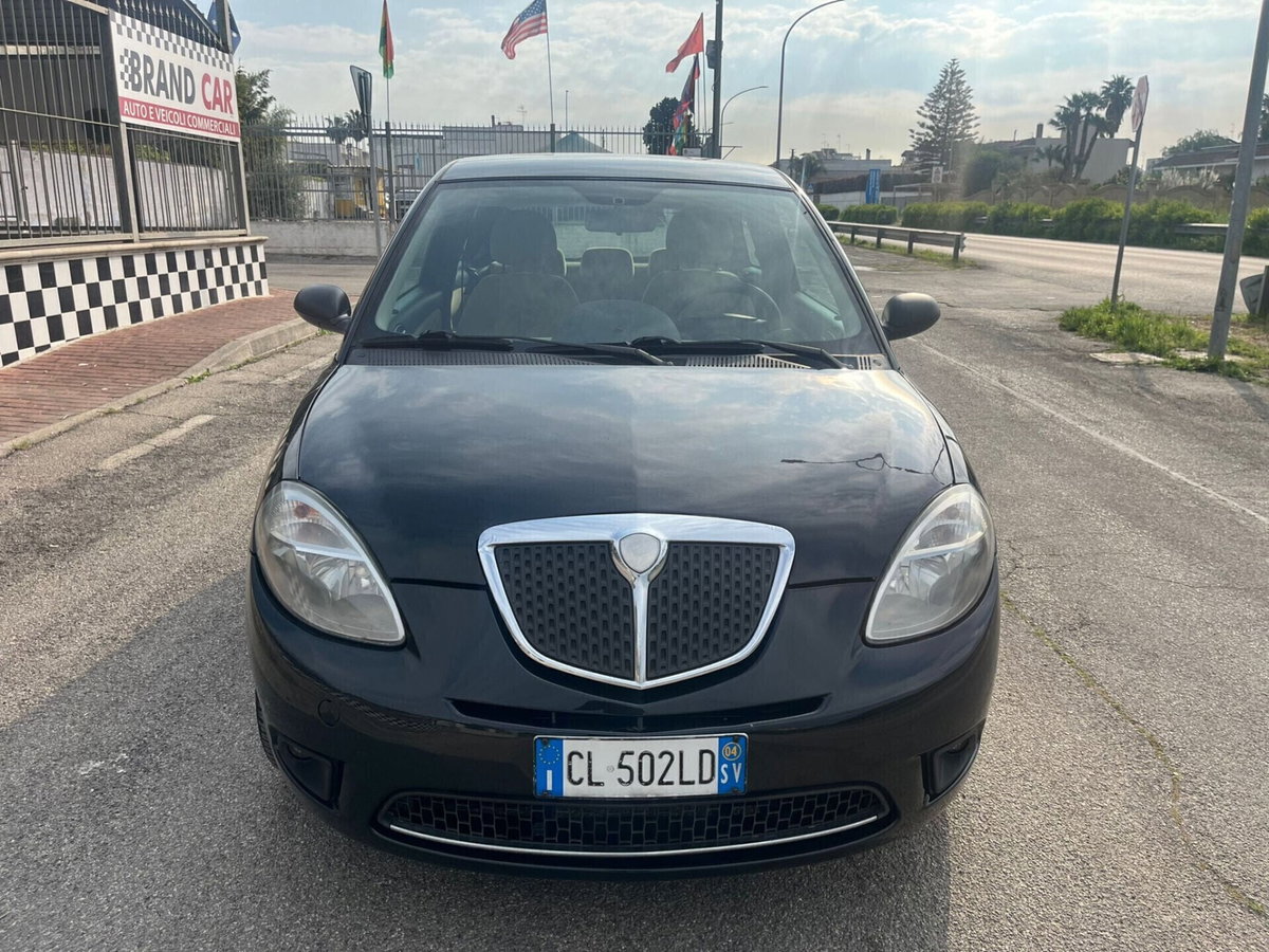 Lancia Ypsilon Multijet 16V Oro (2)
