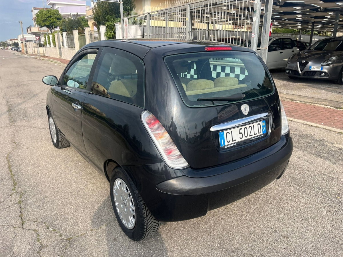 Lancia Ypsilon Multijet 16V Oro (7)
