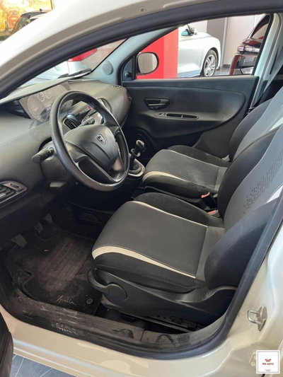 Lancia Ypsilon 1.2 69 CV 5 porte Opening Edition (4)